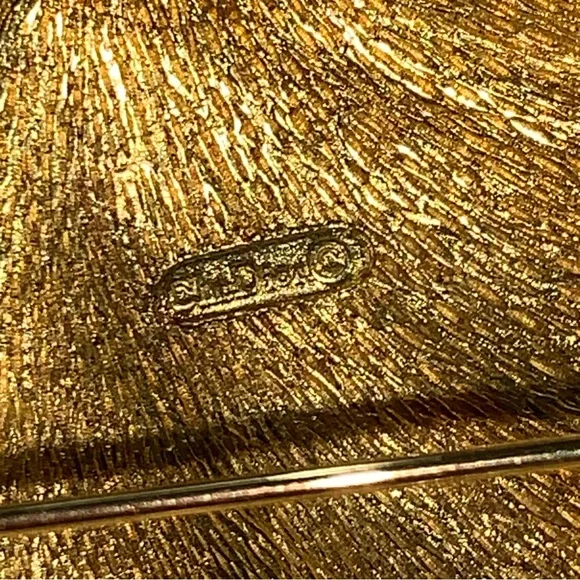 CHRISTIAN DIOR 14k gold plated STYLIZED FAN pin back BROOCH